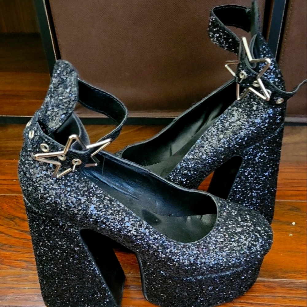 Black glitter pumps